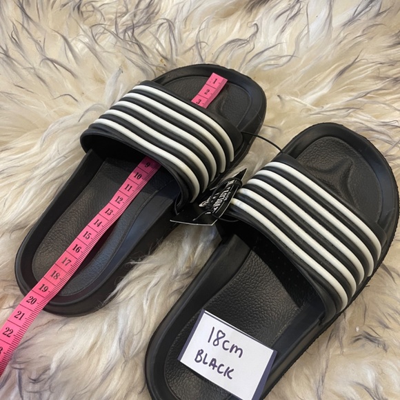 BNWT Boy’s Summer Sandals/Slides - Picture 2 of 4